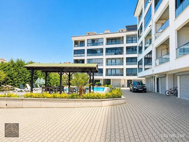Akçakoca'da Denize Yakın, Bahçeli, Garajlı, Havuzlu 2+1 Daire