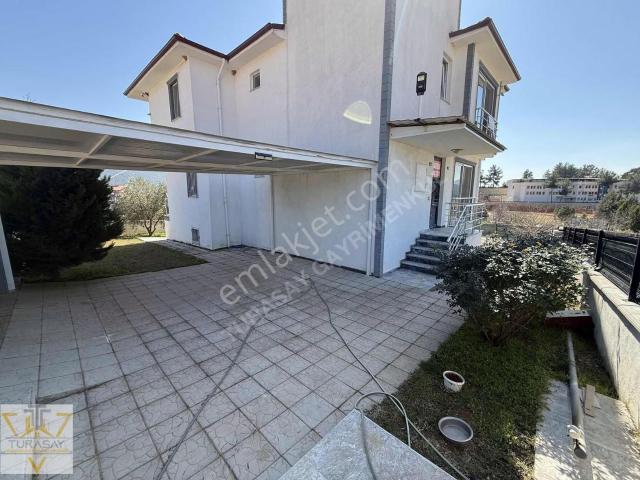 Akçaova Villa Bölgesinde Satılık Eşyalı Çift Daireli Bina