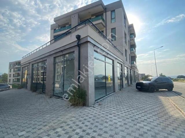 Akçalarda Göl Manzaralı Site İçi Yüksek Kredi 2+1 Geniş Daire