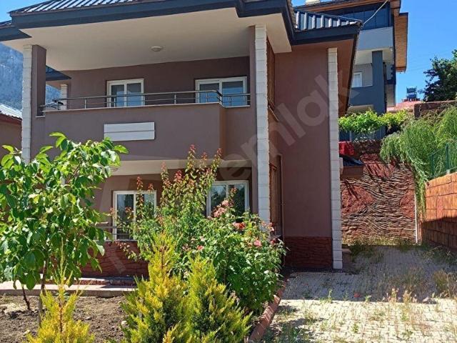 AKÇATEKİRDE ÇARŞI MERKEZE YAKIN MUHTEŞEM VİLLA