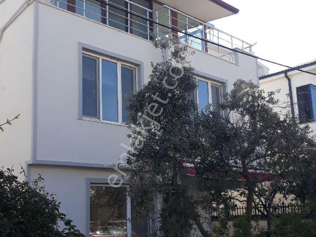 Akçay Yenimahallede Bahçeli Kiralık Triplex Denize 150m