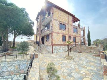 ꧁akçay Ay Emlak'tan꧂çamlıbel'de Deniz Ve Dağ Manzaralı Havuzlu Satılık 6+1 Tam Bağımsız Taş Villa