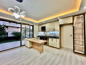 ✨akçay Ay Emlaktan✨narlı'da Yolun Altında Deniz Ve Dağ Çift Mutfak Manzaralı Teraslı 5+1 Lüks Villa
