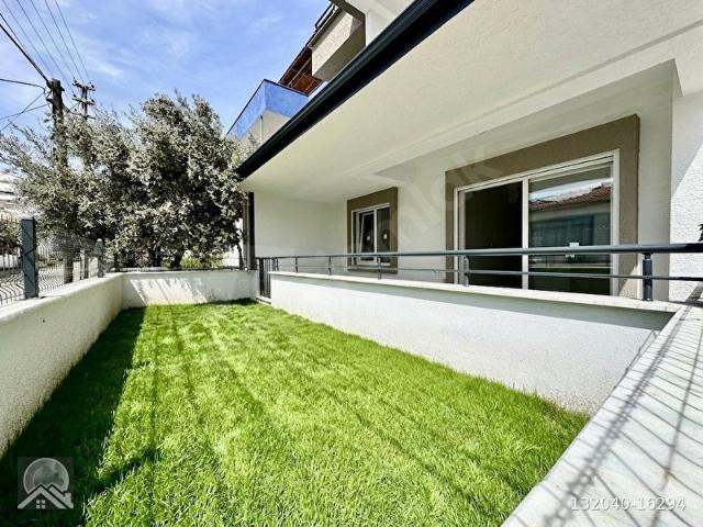 AKÇAY AY EMLAKTANGÜRE'DE DENİZE 300 MT BAHÇE KULLANIMLI MÜSTAKİL TADINDA SATILIK 1+1 ŞIK DAİRE