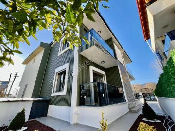 Akçay Ay Emlak'tantahtakuşlar'da Denize Sadece 50 Mt Huzur Bulacağınız Satılık 3+1 Müstakil Villa