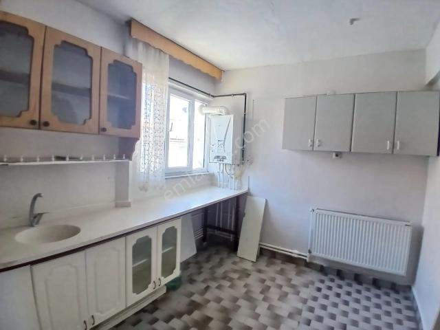 Akçay Emlak'tan Yarenler Mahallesinde Doğalgazlı Kiralık 2+1 Daire