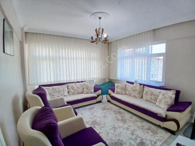 Akçay Emlak'tan Akşehir Mualla Nigar Ortaokulu Civarında Bakımlı Geniş Satılık 2+1 Daire