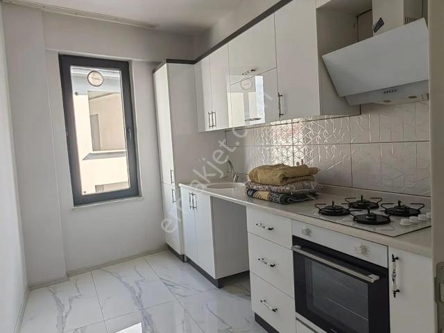 Akçay Emlak'tan Akşehir Meydan Mahallesi Çarşı Merkezde Sıfır Satılık 2+0 Daire