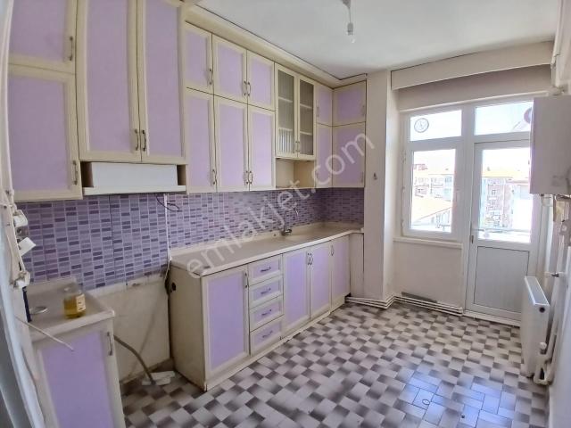 Akçay Emlak'tan Akşehir Atatürk Ortaokulu Civarı Doğalgazlı Kiralık 3+1 Daire