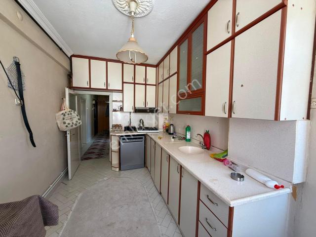 Akçay Emlak'tan Akşehir Altunkalem Mahallesi Altunpark Civarında Bakımlı Ara Kat Satılık 3+1 Daire