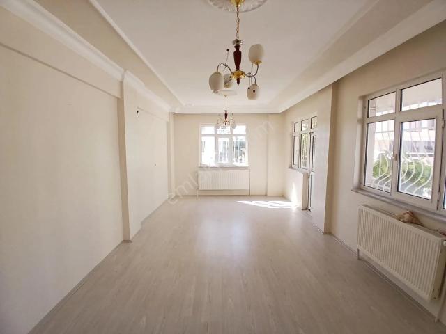 Akçay Emlak'tan Akşehir Çarşı Merkez Stadyum Yanında Bakımlı Kiralık 3+1 Daire