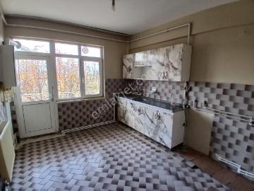 Akçay Emlak'tan Akşehir Bölge Trafik Civarında Doğalgaz Kombili Müstakil Tadında Kiralık 2+1 Daire