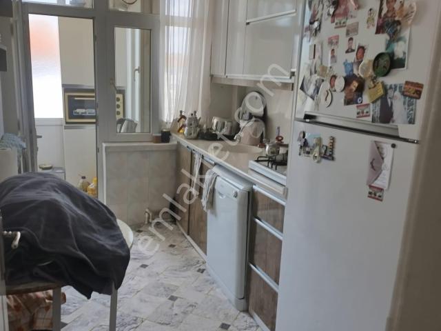 Akçay Emlak'tan Akşehir Gazi Mahallesi Bahçelievler Ortaokulu Civarında Bakımlı Satılık 3+1 Daire