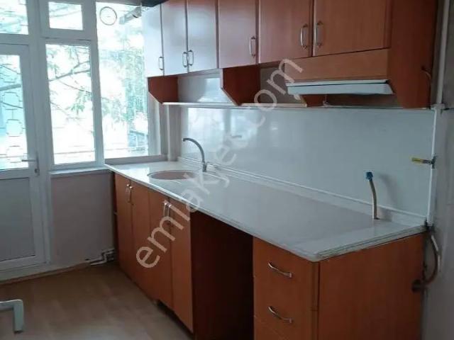 Akçay Emlak'tan Akşehir Gazi Mahallesi Bahçelievler Ortaokulu Civarında Doğalgazlı Kiralık 3+1 Daire