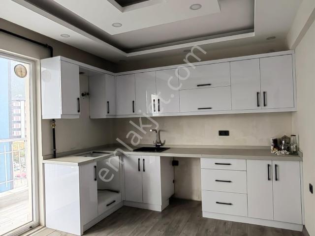 Akçay Emlak'tan Akşehir Gazi Mahallesi Yeni Hastahane Yolunda Sıfırdan Farksız Kiralık 3+1 Daire