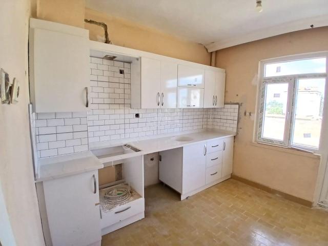 Akçay Emlak'tan Akşehir İstasyon Mahallesi Çavdarkent Sitesinde İkinci Kat Sobalı Kiralık 2+1 Daire