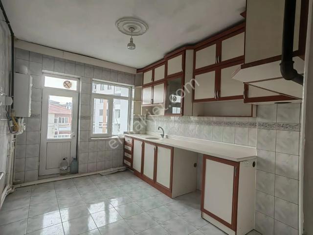 Akçay Emlak'tan Akşehir Koşuyolu Selimiye Cami Civarında Ara Kat Kiralık 3+1 Daire