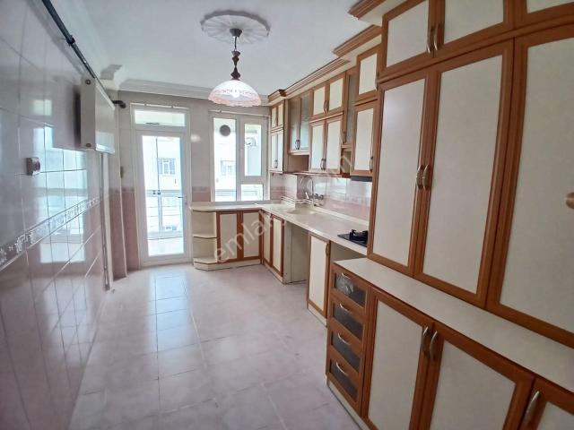 Akçay Emlak'tan Akşehir Stadyum Civarında Ara Kat Bakımlı Asansörlü Satılık 3+1 Daire