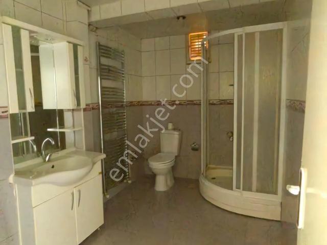Akçay Emlak'tan Akşehir Stadyum Yanında Ara Kat Kiralık Geniş 2+1 Daire