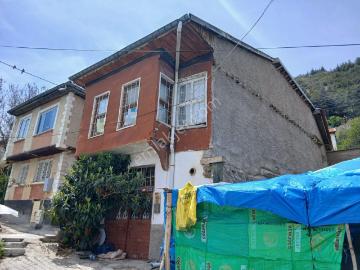 Akçay Emlak'tan Akşehir Seyyid Mahmud Hayrani Türbesi Yanında Satılık İki Katlı Müstakil Ev