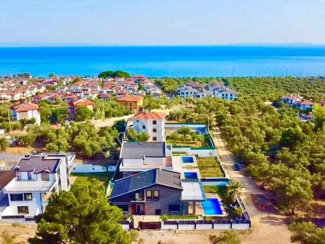 ▶▶akçay Körfez'den 650 M2 Arsa İçinde Denize 300 Metre 4+1 Müstakil Villa