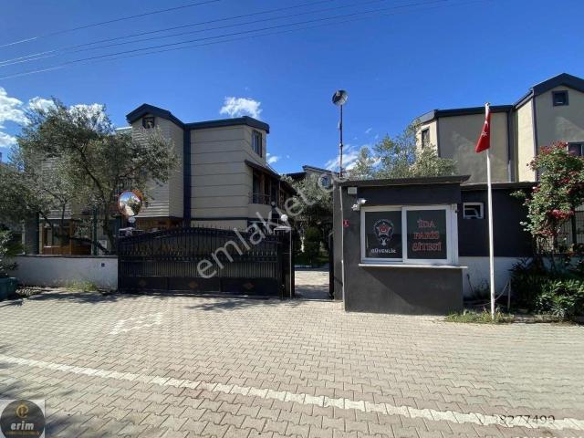 Akçayın En Prestijli Sitesinde Masrafsız Özel Tasarımlı Villa
