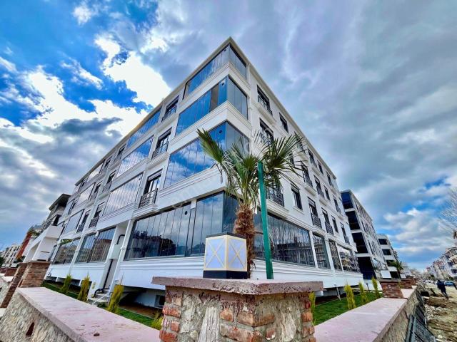 Akçay Sezgin Emlaktan Altınkum Merkezde Sıfır & Geniş 2+1 Daire