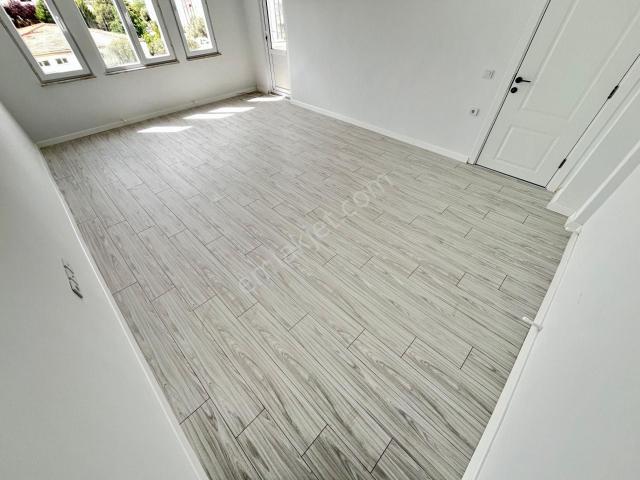 Akçay Sezgin Emlaktan Ara Kat & Ön Cephe Satılık 3+1 Geniş Daire