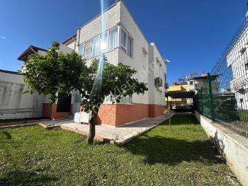 Akçay'da Müstakil Geniş Bahçeli Satlık Tripleks Villa