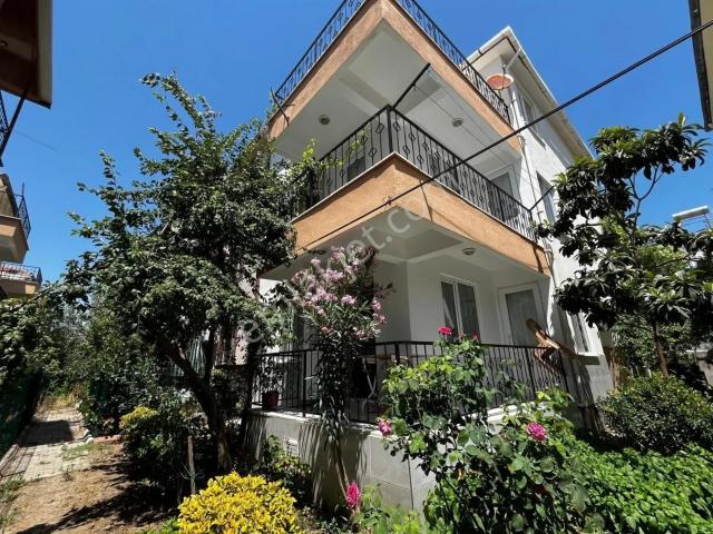 Akçayda Denize 600 Metre Bahçeli Teraslı 4+1 Müstakil Triplex