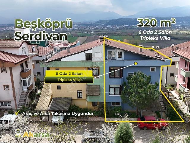Ak Emlak'dan Göl Manzaralı 6+2 Bahçeli Tripleks Satılık Villa