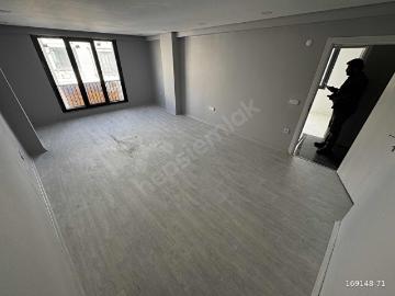 AKŞEMSETTİN 3+1 SIFIR YERDEN ISITMA+EBEVEYN B+ASANSÖR 1.KAT 9.00