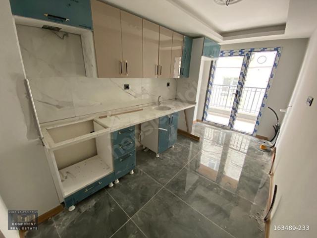 AKŞEMSETTİN MAH. CADDE DİBİ ARA KATTA SATLIK 3+1 SIFIR DAİRE