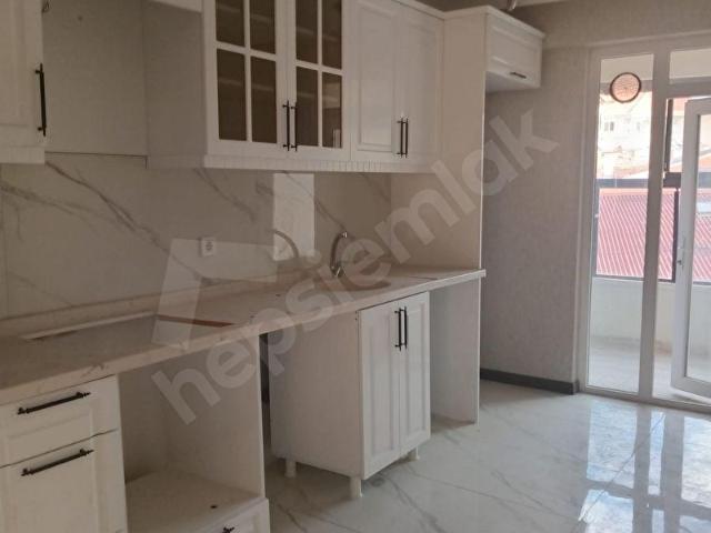 AKŞEMSETTİN MAH. CADDE ÜZERİ İSKANLI SIFIR FULL YAPILI 3+1