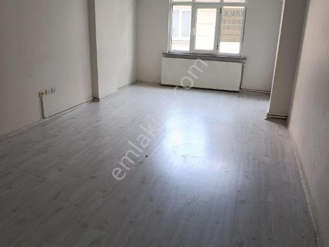Akşemsettin Cami Yakınında Kiralık Daire 2. Kat Balkonlu Arakat