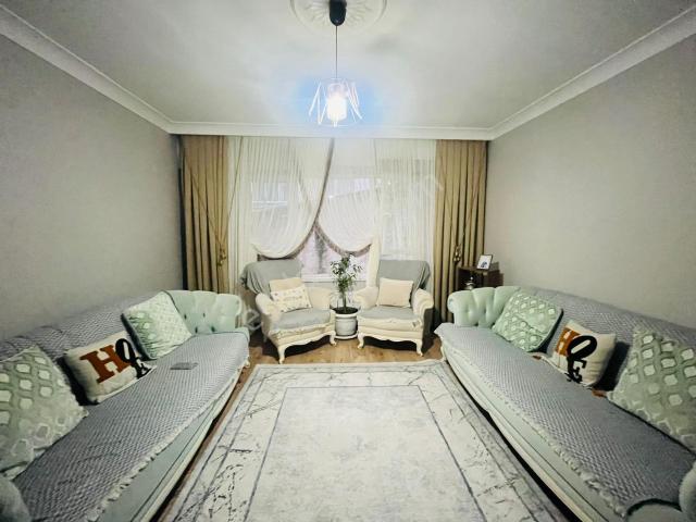 Akşemsettin Cadde Üzeri Ara Kat Asansörlü Boş Kiralık 3+1 Daire