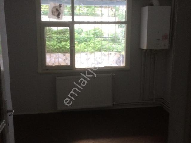 Akşenden Fatih Çapa Alişirnevai Sokakta 95m² 2+1 Bahçe Katı