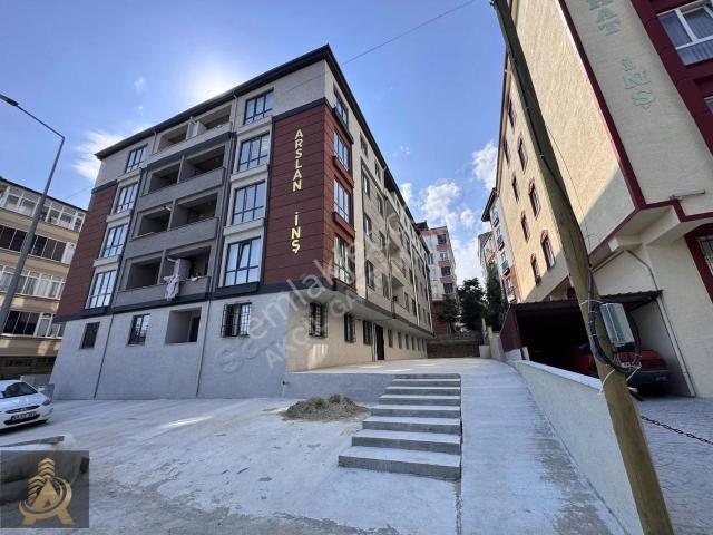 Akçil'den Çarşı Merkezinde Kiralık Sıfır 2+1 Ara Kat Daire