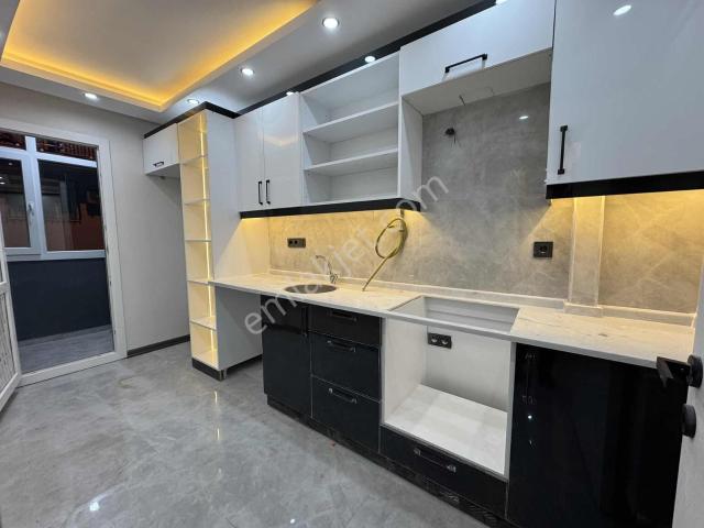 Akın Emlaktan Yeşilbağlar Mah. Satılık 2+1 Yüksek Giriş Daire