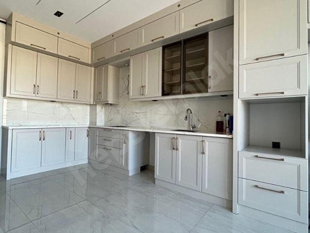 ÇAKMAK ÜÇLER İLKOKULU YAKINI 3+1 GENİŞ SIFIR KİRALIK DAİRE