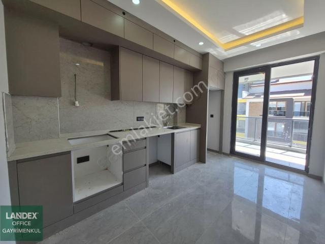 Çakmak Cami Yakınında Sıfır 2+1 Önü Açık Kat Seçenekli Daireler