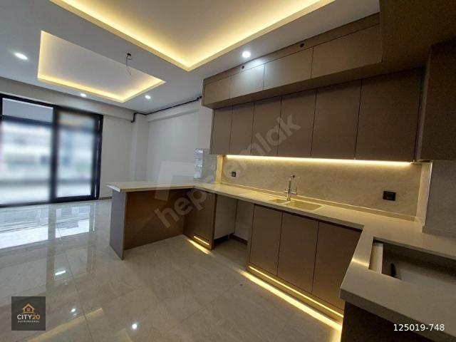 Çakmak Mah. Havuzlu Site İçerisinde 3,5+1 Ebeveyn Bany. Gynme Odalı Kiralık