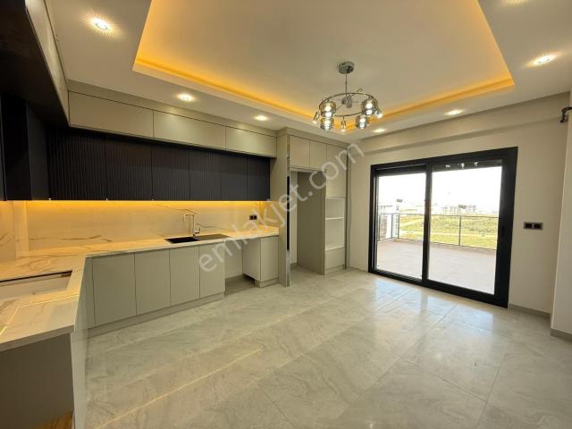 Çakmak Mahallesinde 190 M2 3,5+1 Satılık Daire