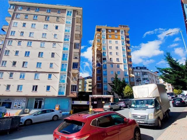 Çakmak Mahallesinde Site İçerisınde Kiralık Geniş 3+1 Daire