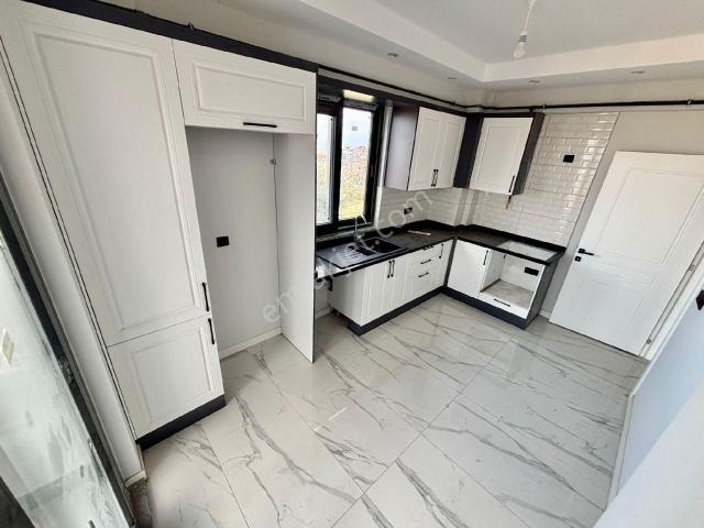 Çakmak'ta 150m² 3+1 Asansörlü Sıfır Kat Seçenekli Daireler