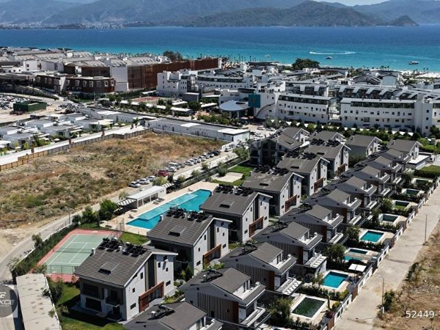 Akmaz Plajına 300m Özel Havuzlu Sıfır Tripleks Villa Fethiye