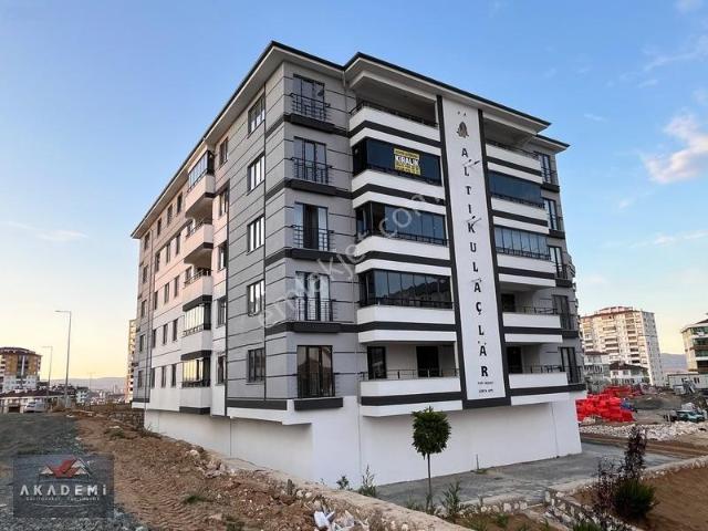 Akademi Gayrimenkulden Mehmetakif Ersoyda Ebeveyn Banyolu Arakat
