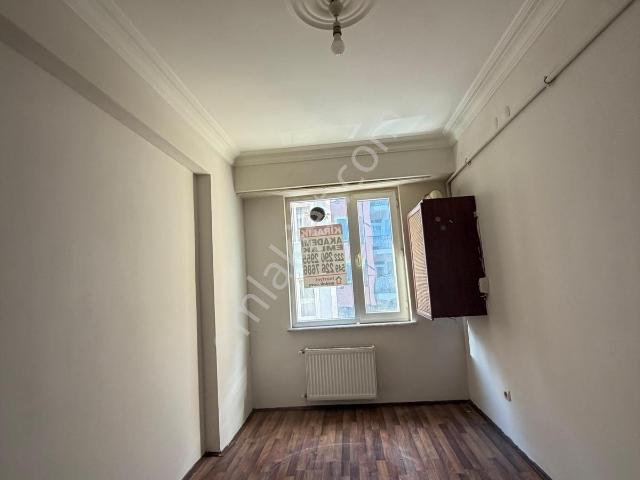 Akademi'den Aöf Arkası Ara Kat Ön Cephe Balkonlu Kiralık 1+1