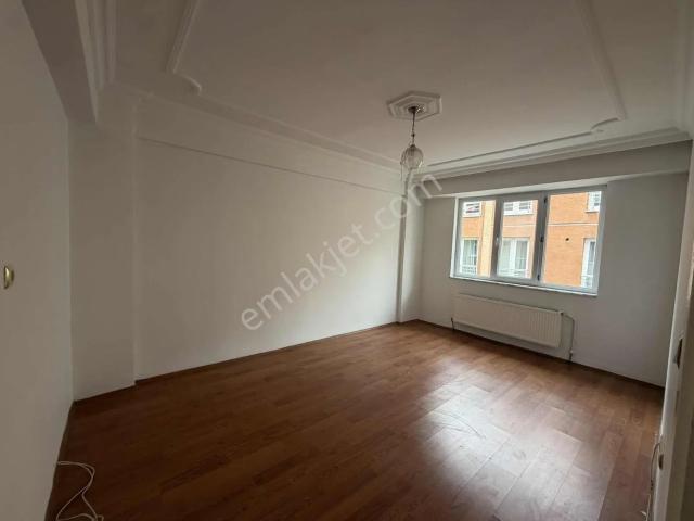 Akademi'den Cadde Yakını Balkonlu Çift Cephe Kiralık 2+1