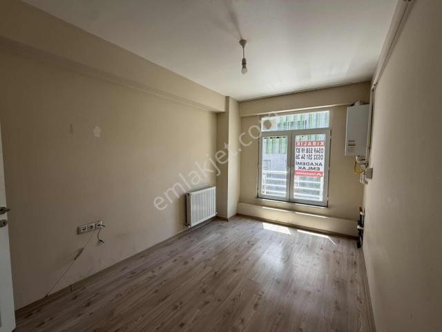 Akademi'den Espark Yanı Çift Cephe Geniş Kiralık 1+1